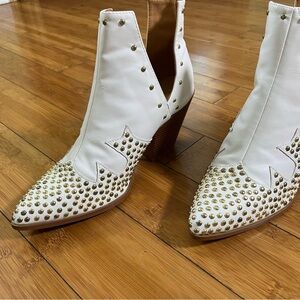 Mata Shoes Western White Golden Studded Cutout Ankle Boots